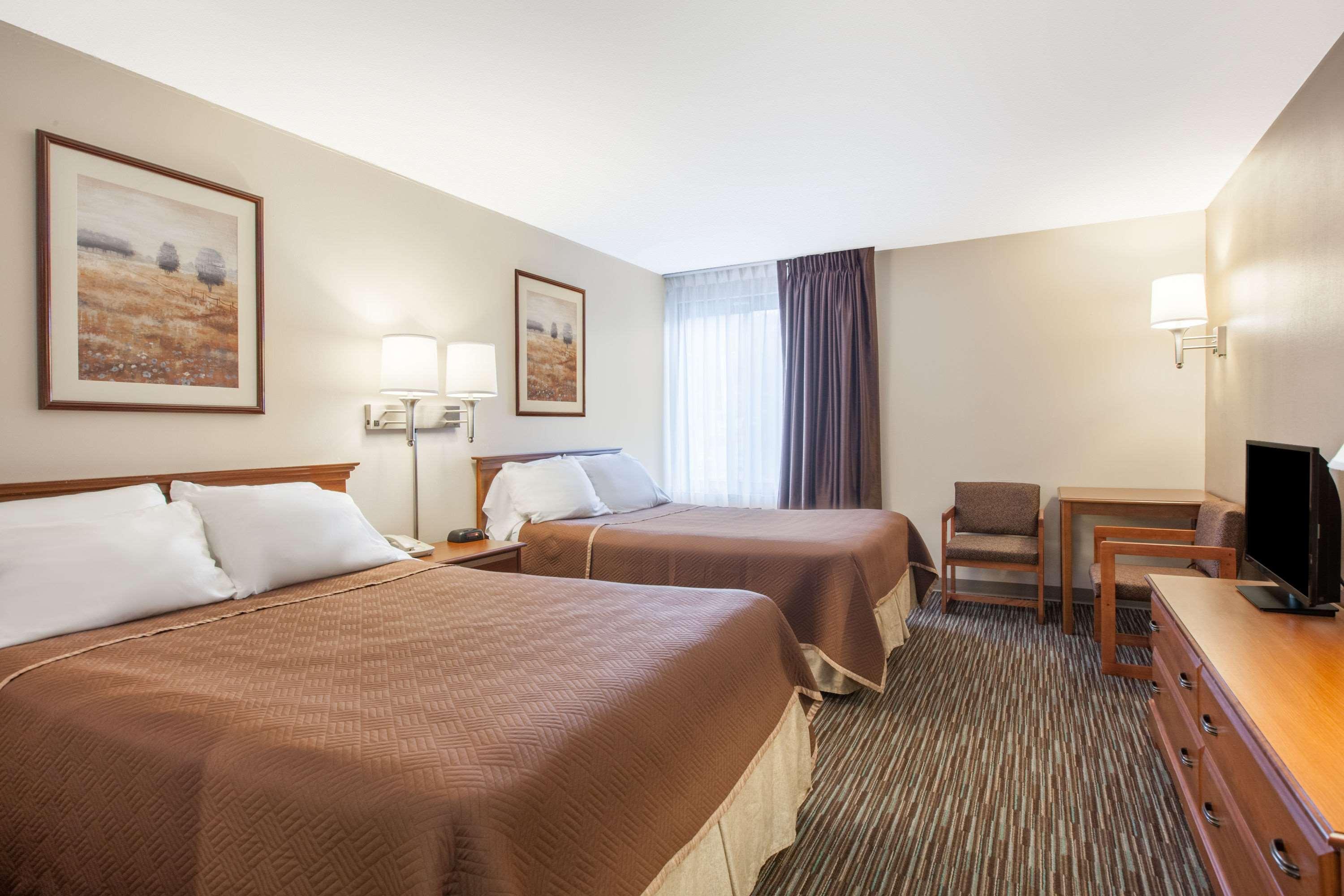 Travelodge By Wyndham Ottawa West Exterior foto