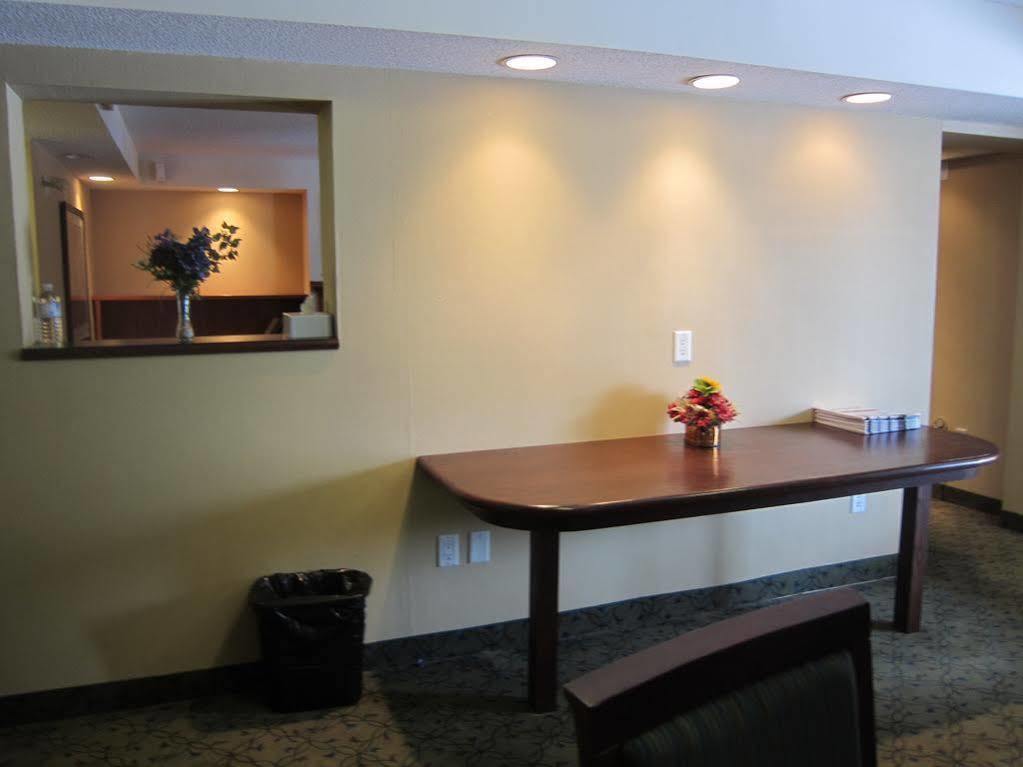 Travelodge By Wyndham Ottawa West Exterior foto